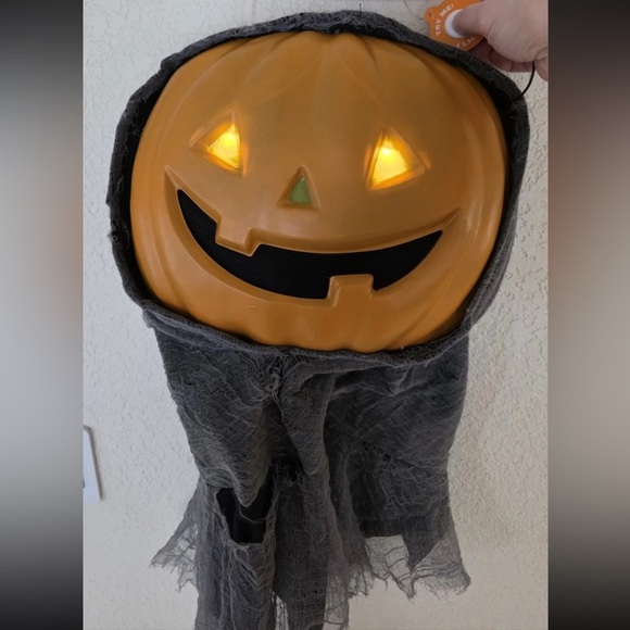 Light-Up Pumpkin Halloween Mask. One size fits most - Picture 1 of 8